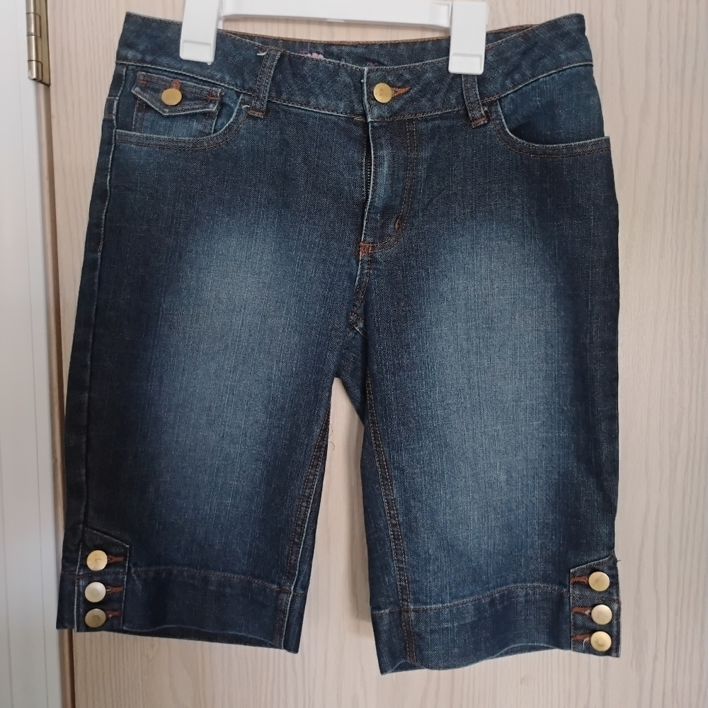 High Sierra Denim with Gold Buttons Capri Jeans